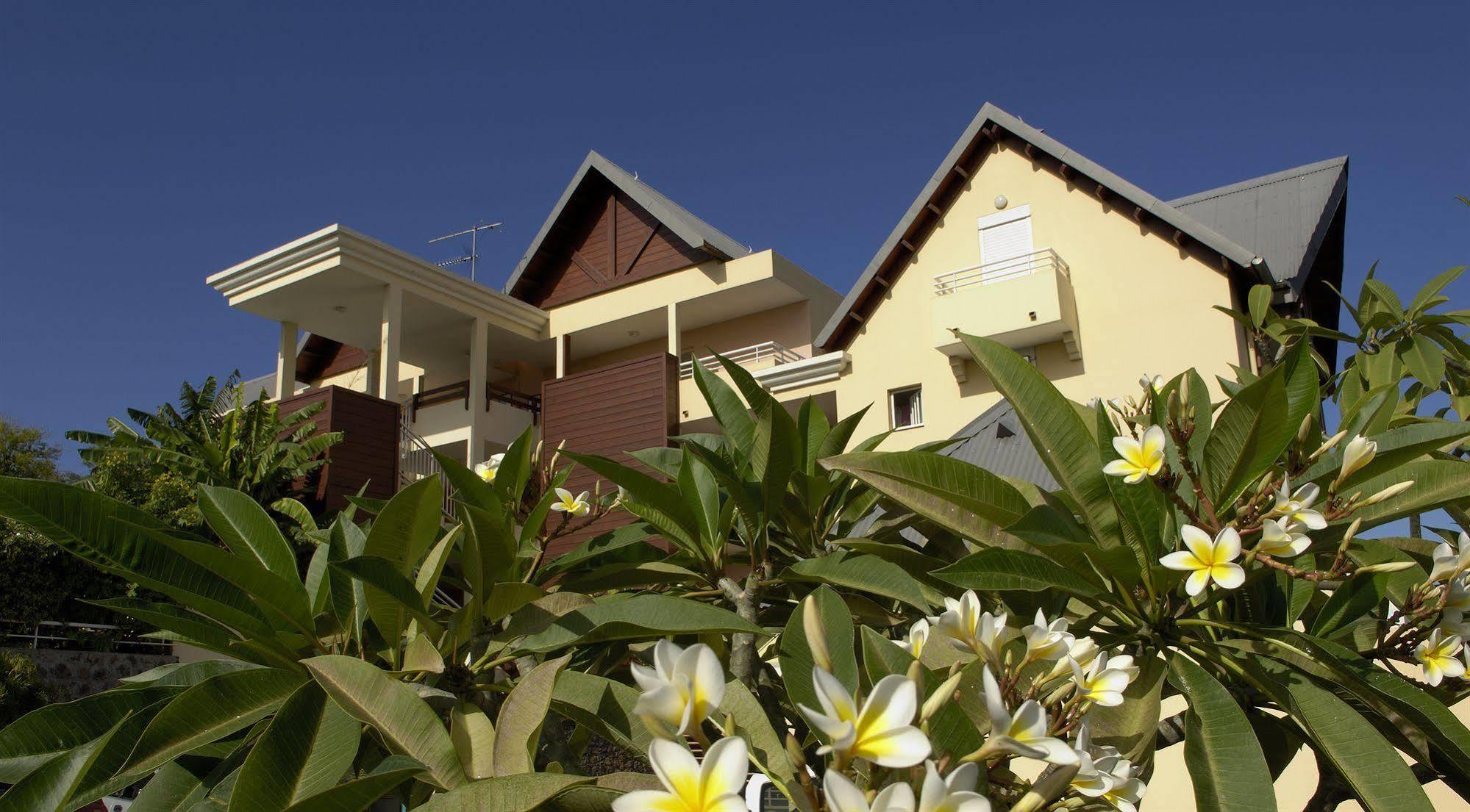 Le Kerveguen Hotel Saint-Gilles-les Bains Exterior foto